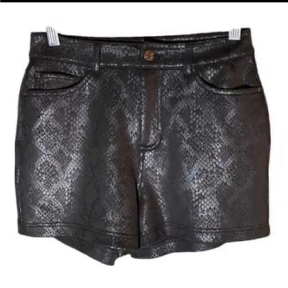 Guess women’s black snake print Shorty shorts size 4